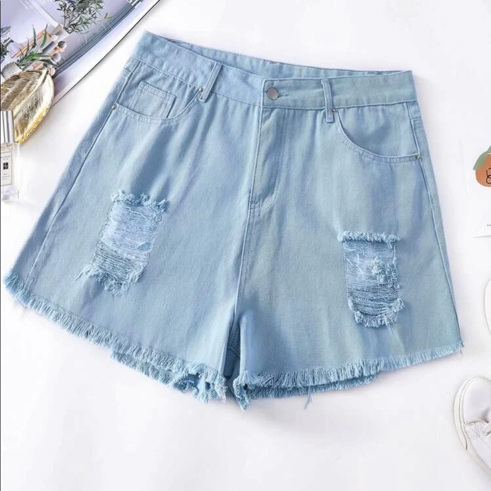 Shorts - Picture 2 of 4
